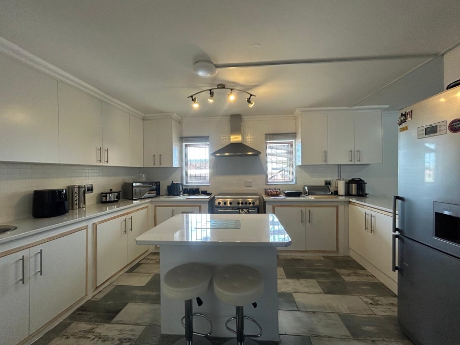 5 Bedroom Property for Sale in Wavecrest Eastern Cape